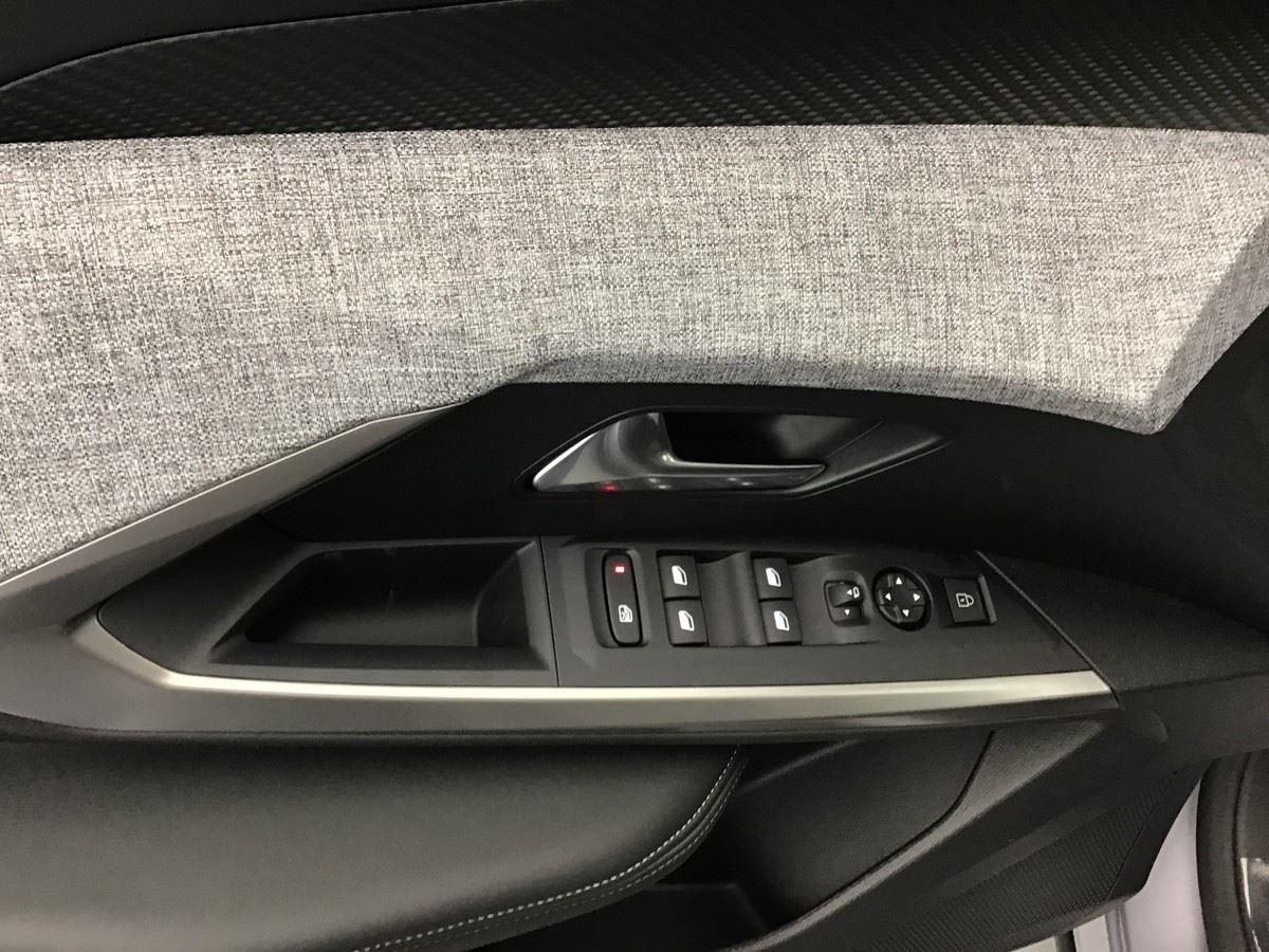 368677_p2 - PEUGEOT - 3008 - 2025 - photo 9