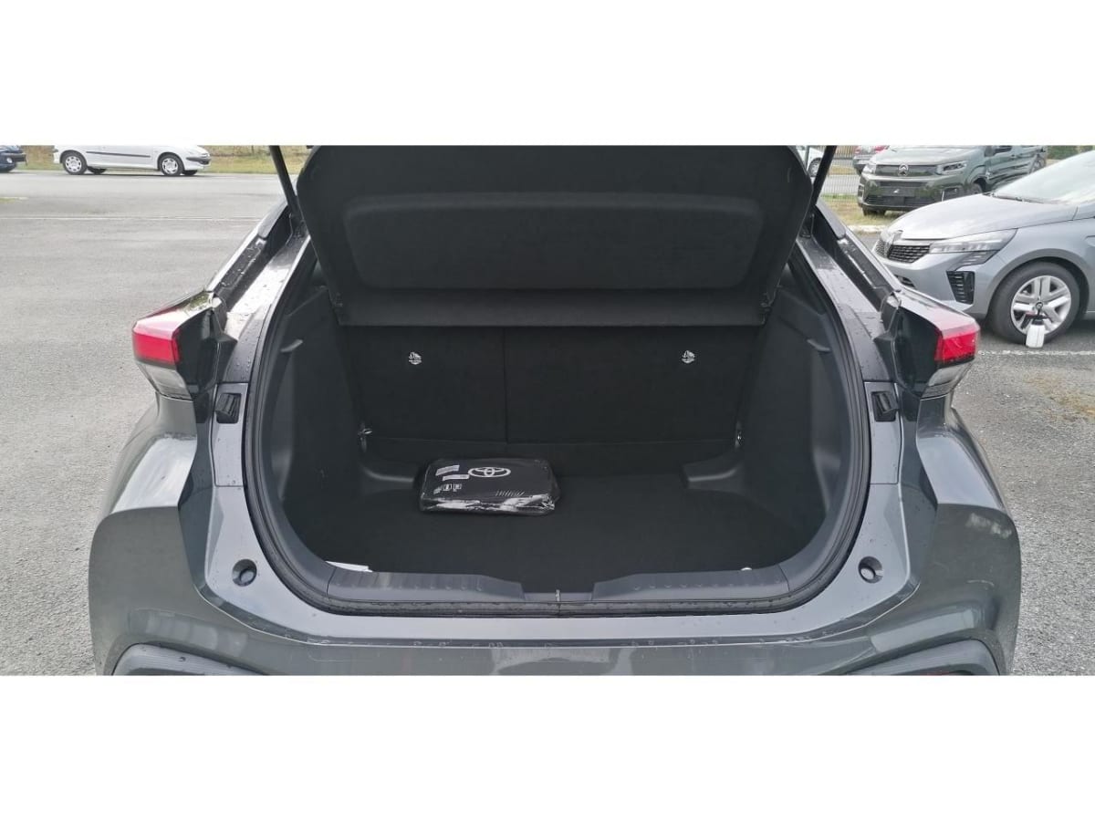 353157_p2 - TOYOTA - C HR - 2024 - photo 5