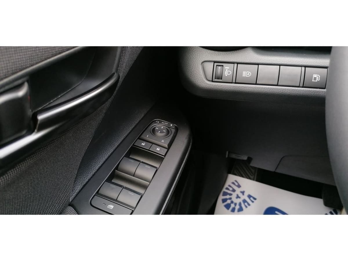 353157_p2 - TOYOTA - C HR - 2024 - photo 10