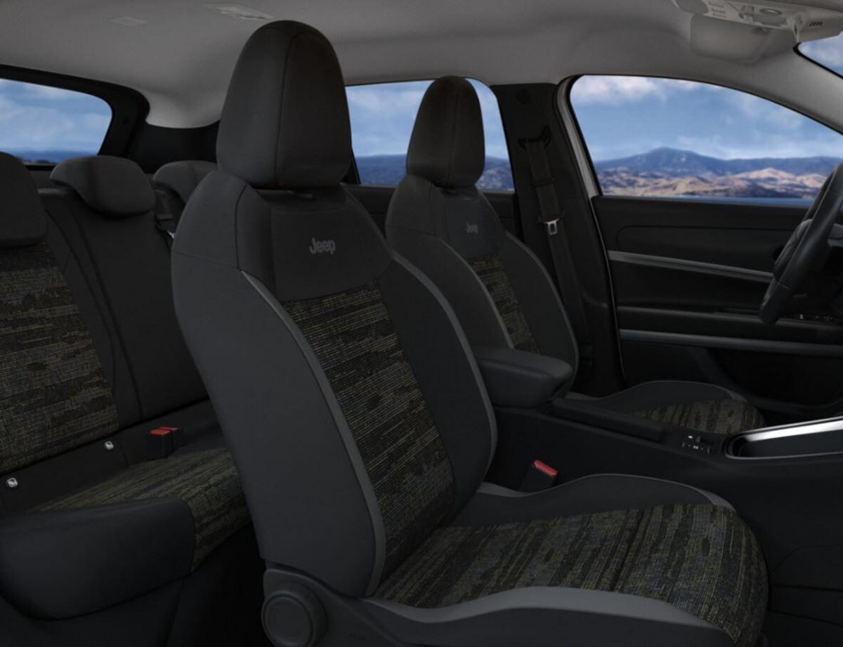 378071_p2 - JEEP - AVENGER - 2026 - photo 5