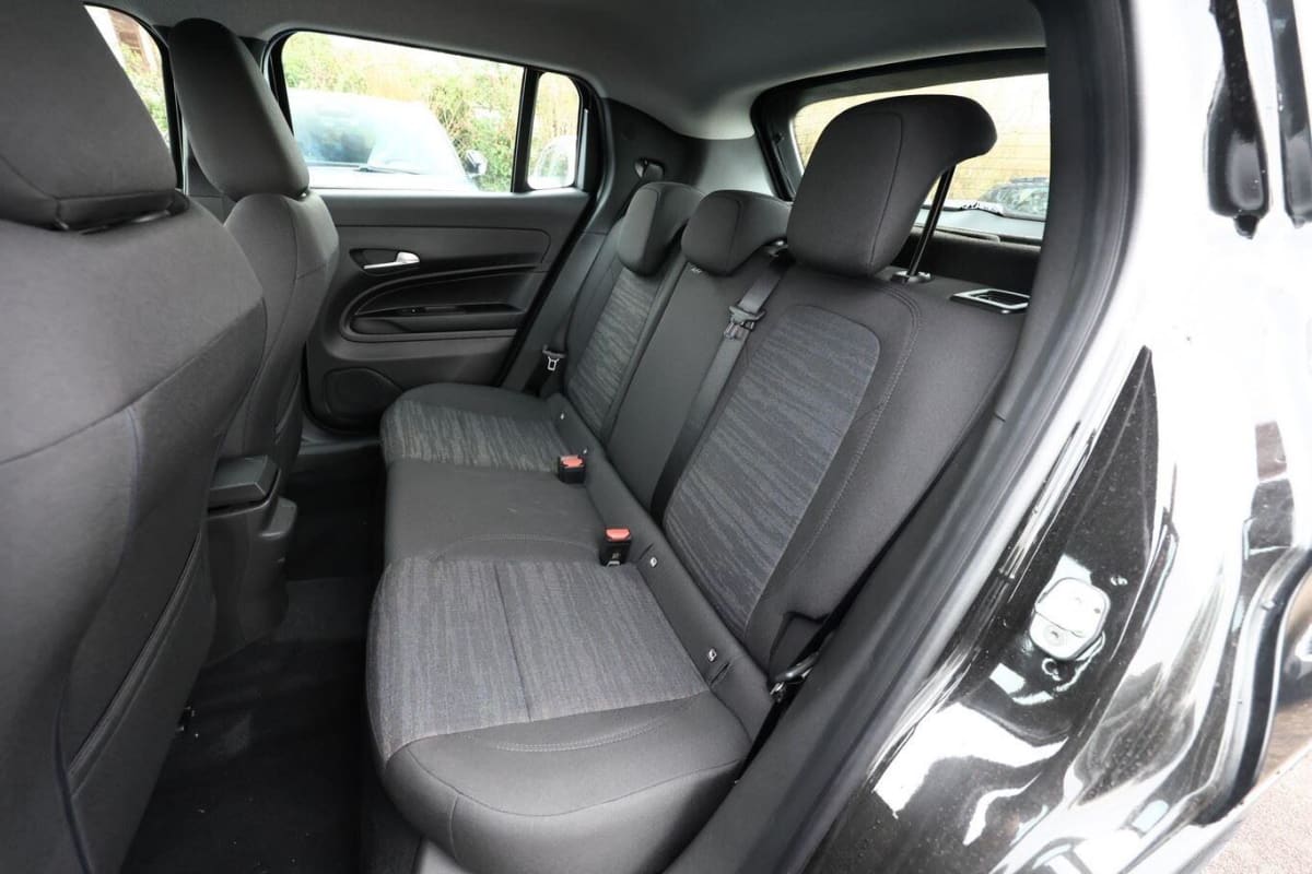 378400_p2 - JEEP - AVENGER - 2026 - photo 10