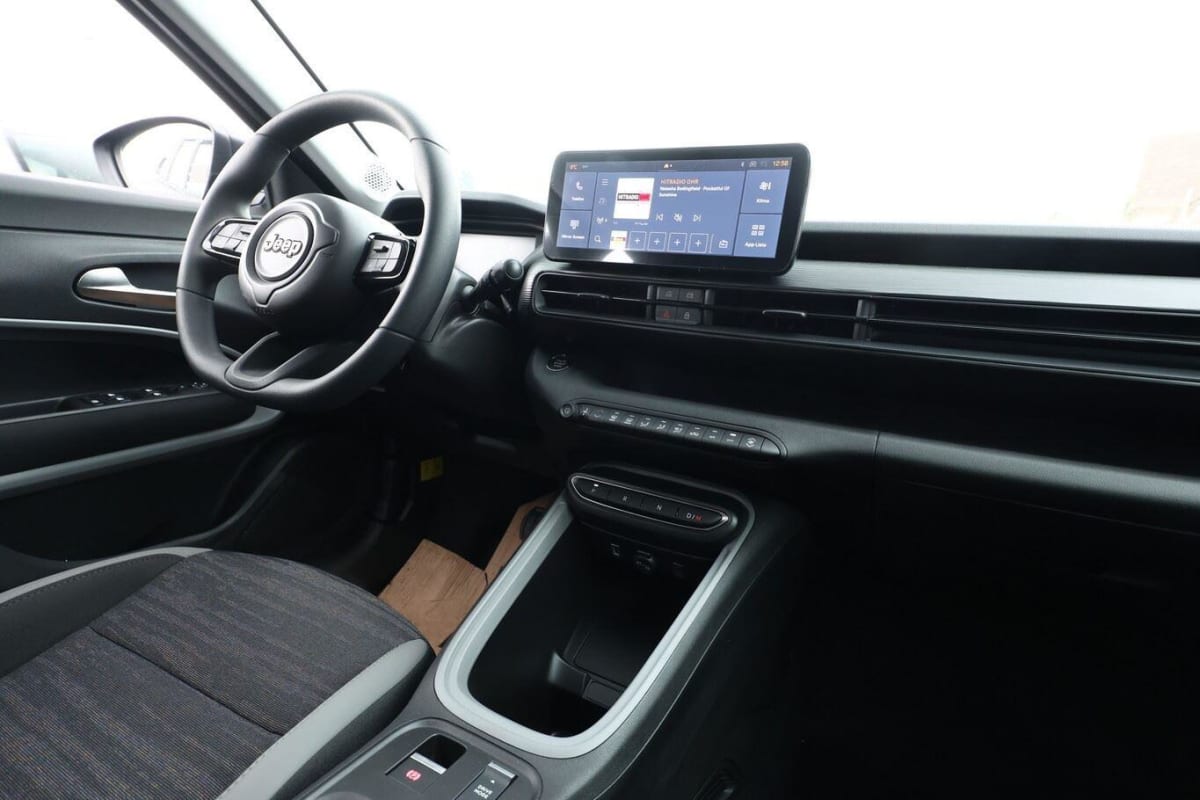 378400_p2 - JEEP - AVENGER - 2026 - photo 9