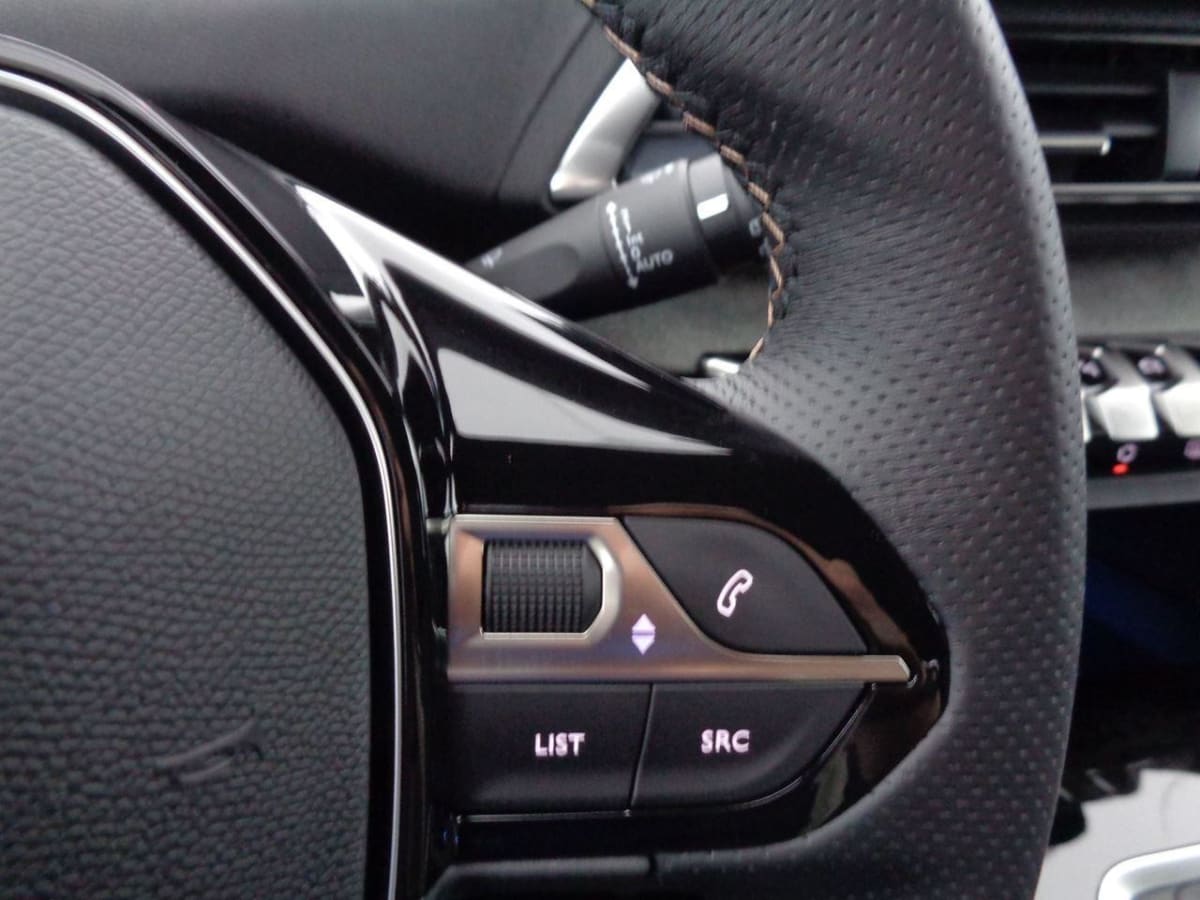 349956_p2 - PEUGEOT - 3008 - 2023 - photo 9