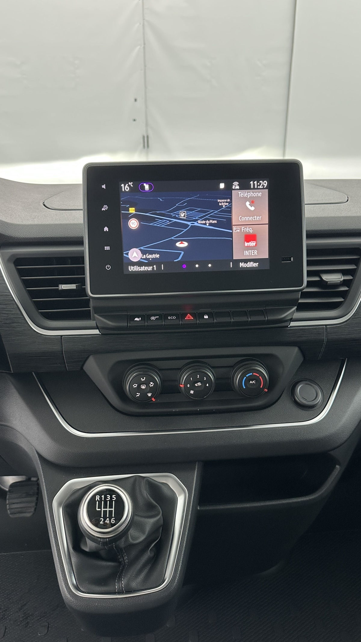 385914_p2 - RENAULT - TRAFIC - 2026 - photo 9